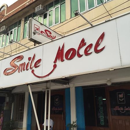 Smile Motel Pyay Exteriör bild