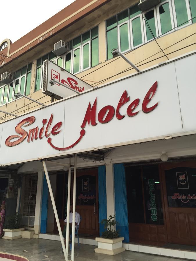 Smile Motel Pyay Exteriör bild