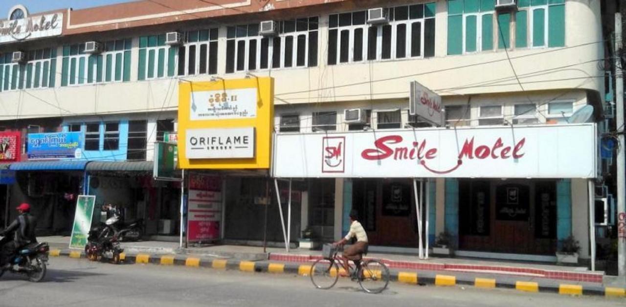 Smile Motel Pyay Exteriör bild
